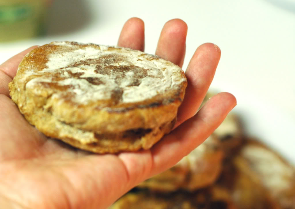 Why It's A Frankly Terrible Idea To Cut English Muffins With A Knife