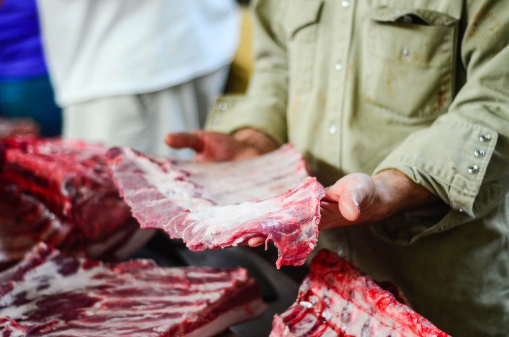 Butchering a Pig: Perfect cut | The Elliott Homestead