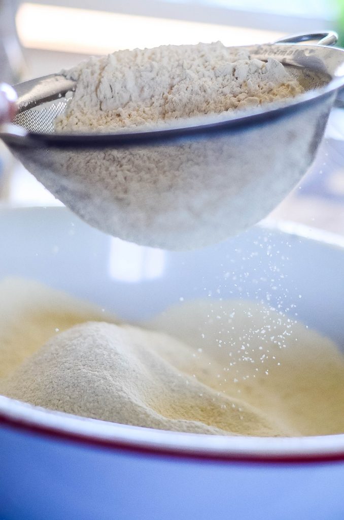 Aerating Flour