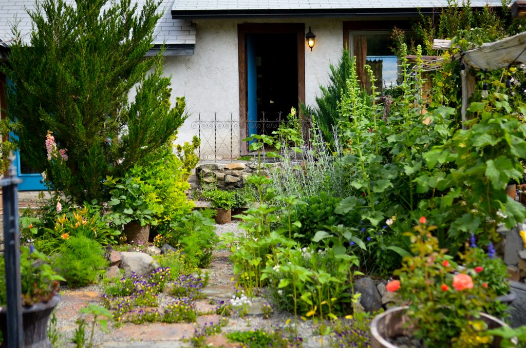 Cottage Garden | The Elliott Homestead (.com)